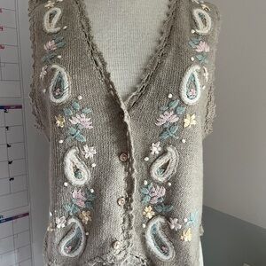 Jantzen Hand Embroidered Floral Knit Sweater Vest small cottagecore crochet